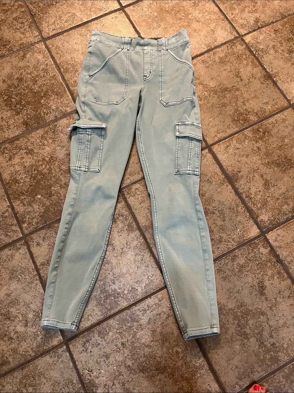 SPANX Stretch Twill Ankle Cargo Pants in soft sage Size Medium